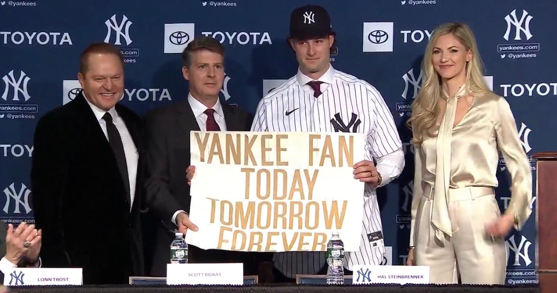 BarstoolHubbs's tweet photo. HE KEPT THE SIGN OH MY GOD https://t.co/Y9nJXO3Cfc