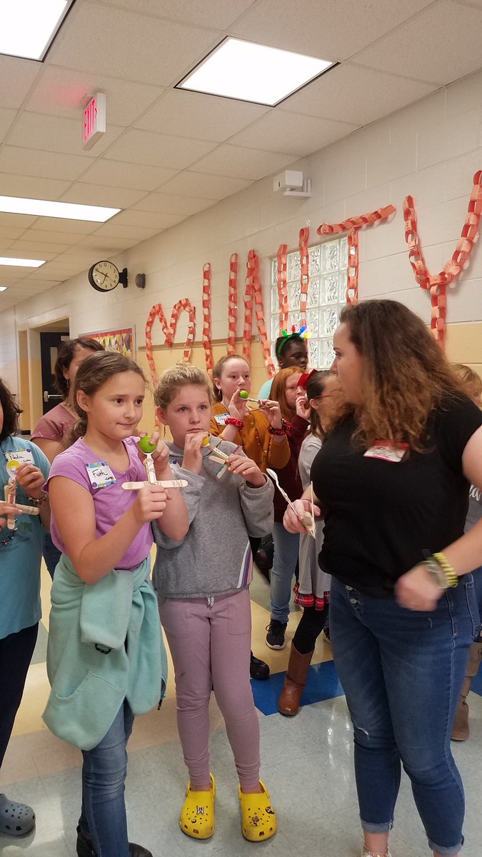michellegates25's tweet photo. PGHS students and teachers are guiding our 5th graders from @ElementarySouth through some very exciting tech activities! #pgtechday #SouthStarsPG https://t.co/9CCxIftxJZ