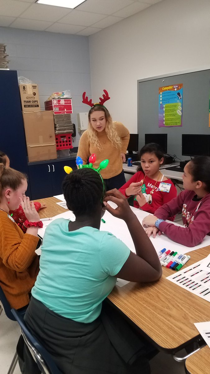 michellegates25's tweet photo. PGHS students and teachers are guiding our 5th graders from @ElementarySouth through some very exciting tech activities! #pgtechday #SouthStarsPG https://t.co/9CCxIftxJZ