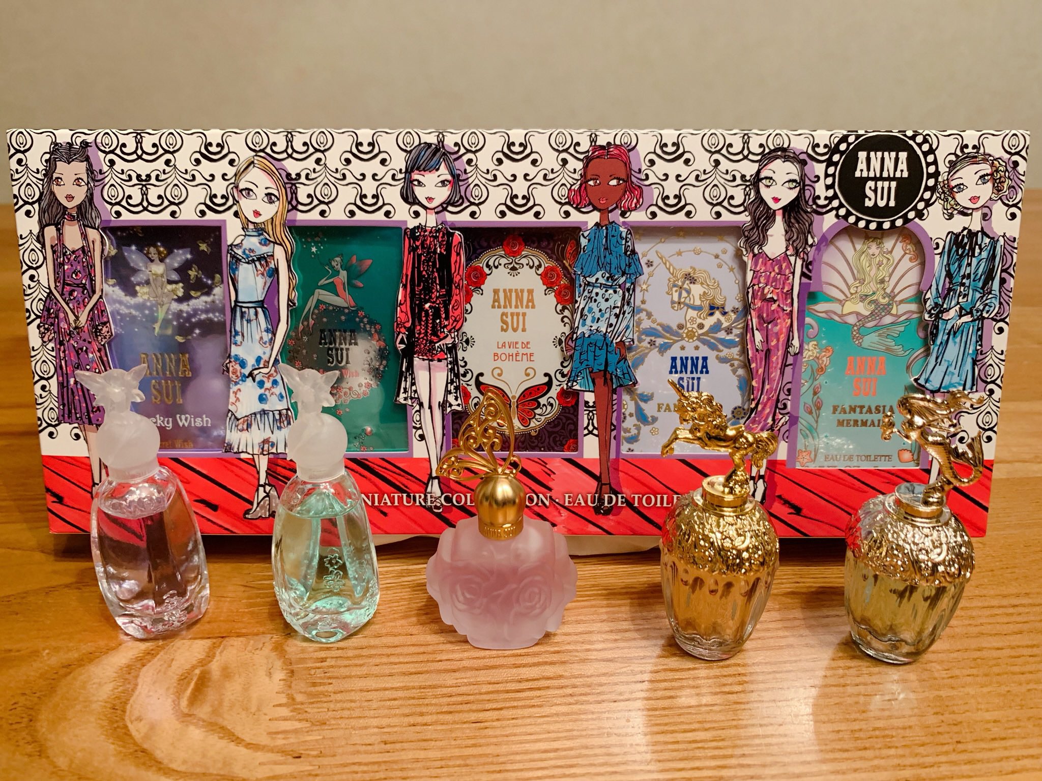 アナスイ ANNA SUI ミニ香水セット コンパクト ミニチュア コレクション 5ml×5本 ギフトセット（2023） 3,894円