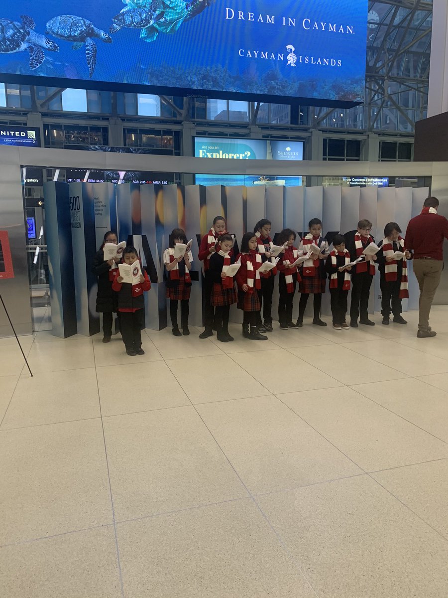 Today our student choir had the opportunity through @bigshouldersfund to go caroling. They greeted the commuters at Ogilivie transportation center. #caroling #ststansschool #chicathschools #christmascarols #westtownchicago #bucktownchicago #wickerpark @ststanschurch