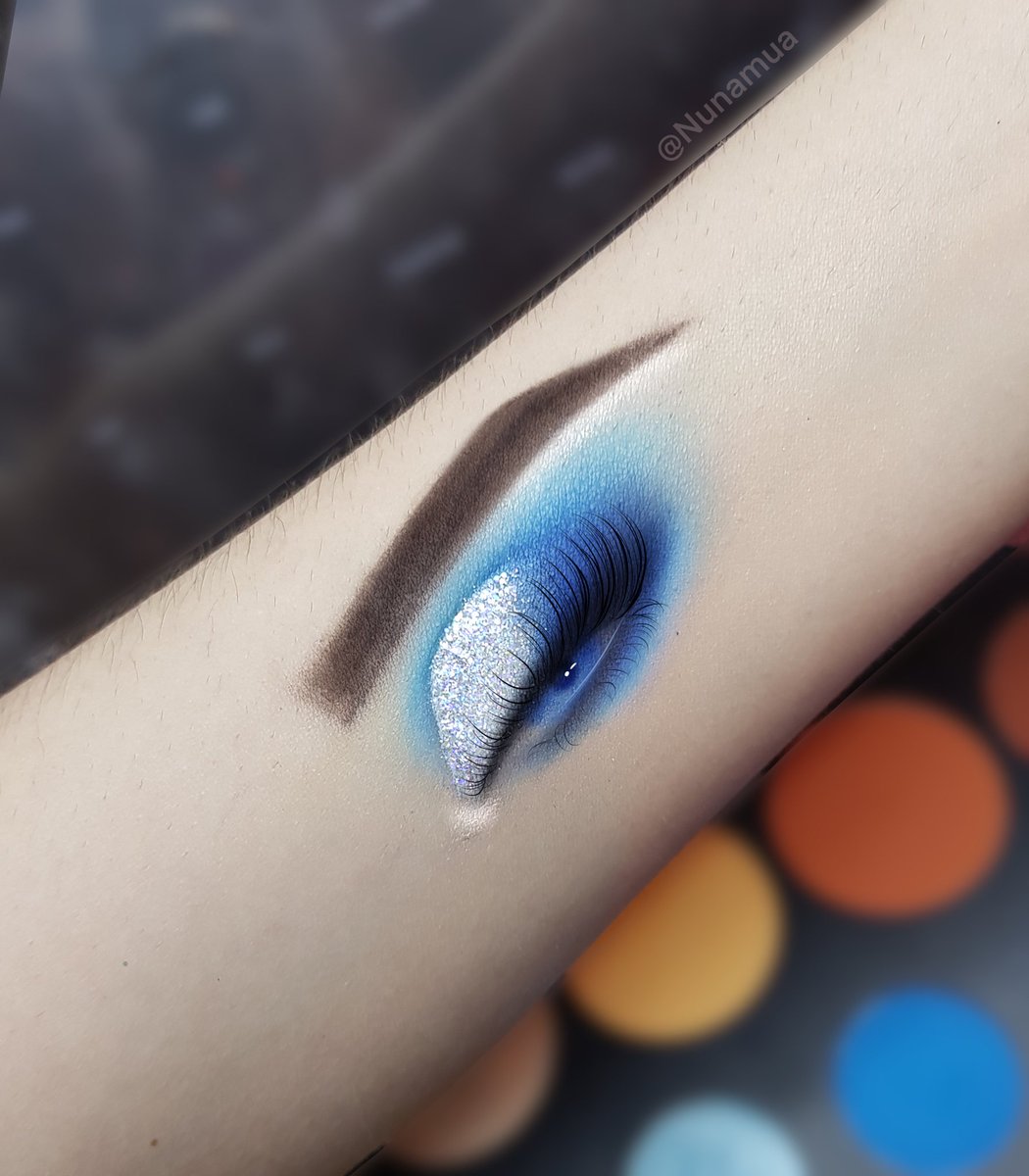nunamua_'s tweet photo. Cut crease, same color story, 3 months later 💙

Dedication &amp; time is key 💫 https://t.co/Rc4KEqeAug