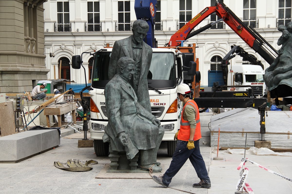 planarquitectos's tweet photo. Invitamos a la exposición de #contralarazon del escultor #luismontesrojas en el @MNBAChile  con quien trabajamos en la Plaza Montt Varas
#monumentos #CMN #escultura #PatrimonioCultural #MNBA @uchile @carlos_maillet @MundoFAU_uchile https://t.co/jzmlZDnSDK