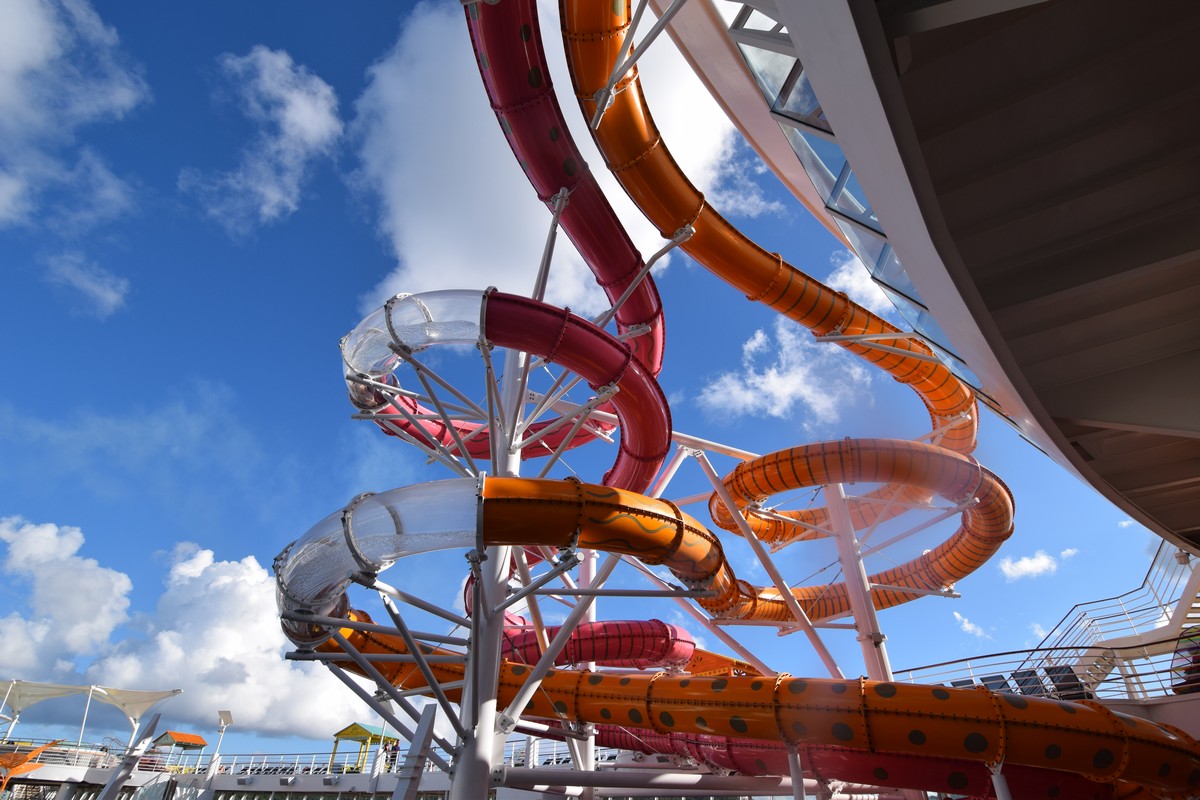 martin_aquatic's tweet photo. The newest modernization onboard @RoyalCaribbean's Oasis of the Seas debuted just last month, one of our marquee projects of 2019. It features the Martin Aquatic-designed pool deck, waterslides, and family-friendly Splashaway Bay. #SketchToSplash https://t.co/U3zm2sITD5 https://t.co/D0f2eTRziT