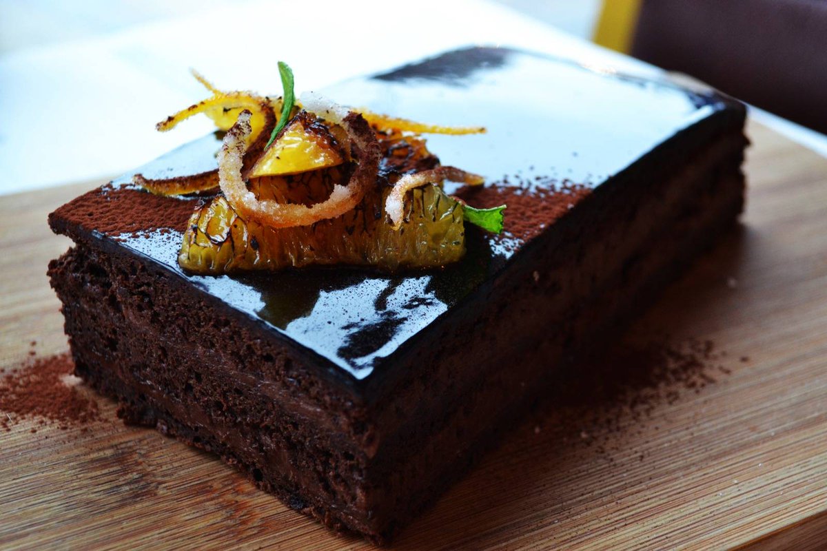 butcherandcatch's tweet photo. What says Christmas indulgence more than a chocolate orange gâteau? Come feed your faces with some chocolatey goodness...
#chocolateorange #clementines #christmasindulgence #indulgencecake #gâteau #sheffieldsfinest #independentbroomhill #crookes https://t.co/GXT0PYD9kU