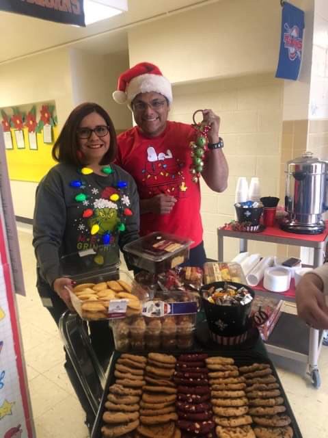 Maddie_DeLaO's tweet photo. Our amazing administrators @txmontes and @Gilsped12 are going door by door sharing the holiday spirit with teachers and staff ❤️ #LeeLions #IamEPISD https://t.co/fYZs2Iygs4