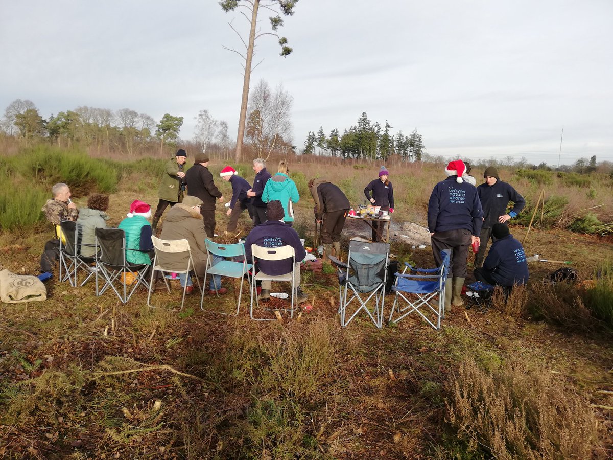Last volunteer work party of the year celebrated with an Xmas feast. Thanks to this bunch and all our other volunteers who have put in so many hours of graft helping us manage the site!  #RSPBTheLodge <a href="/RSPBEngland/">RSPB England</a>  @BethAucott