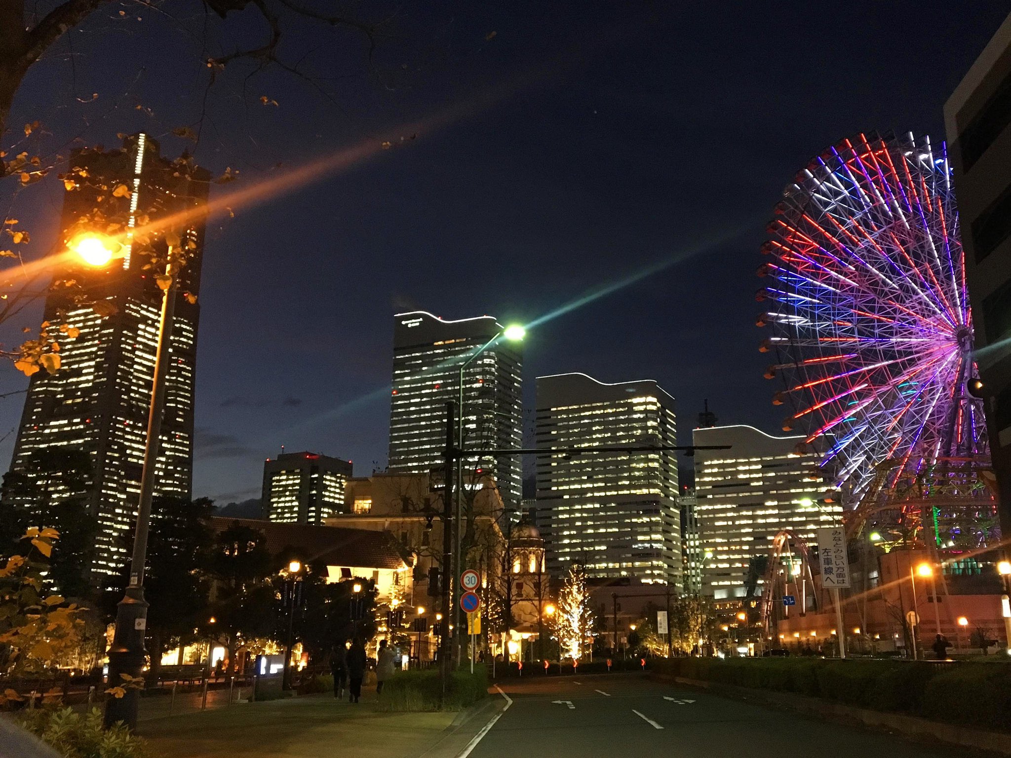 J Ch 懐かしい道を通ると 新しい未来が見えてくるかな 横浜夜景 横浜みなとみらい 写真好きな人と繋がりたい 写真の記憶 写真と言う妄想 T Co Ogu3ffbcnk Twitter