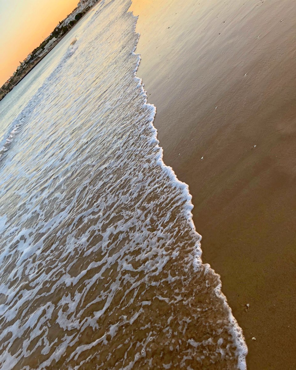 valetedecopaspt's tweet photo. 🔺 Quando o mar enrola na areia. 🐚
.
.
#lazer #lugares #algarve #lagos #meiapraia #praia #beach #mar #portugal #viajar #travel #travelling #go #sand #areia #patterns https://t.co/gJ7f9moPTQ