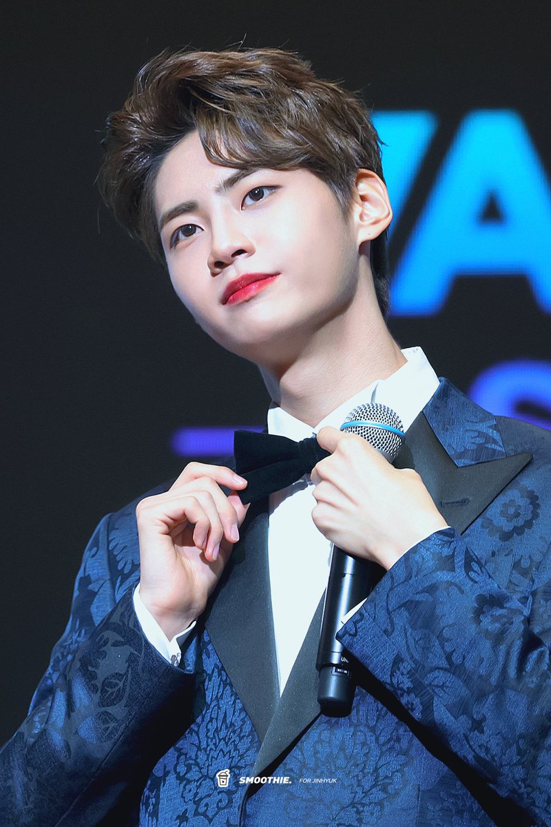 Smoothie_68's tweet photo. 191218 바닐라 스테이지 1부

💙

#이진혁 #LEEJINHYUK #SOL #I_Like_That #진혁 #세계를_스무디처럼_만드는_지녁이 https://t.co/ZMTErXzZN1