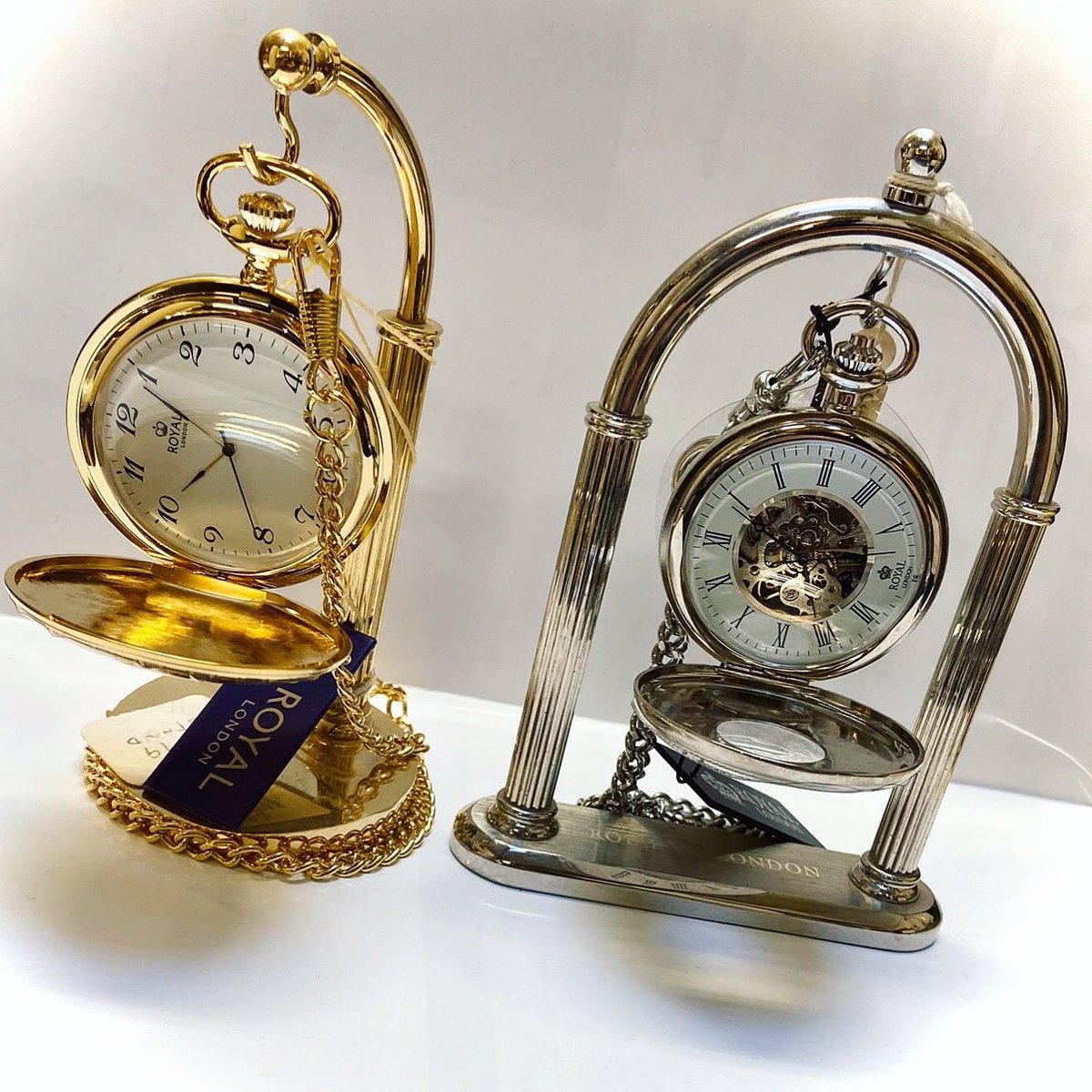 AlsalWatches's tweet photo. Range of pocket watch Stands in store.
Brilliant gift idea for a pocket watch lover. πβοΈ
ββββββββββββββ
Gold Stand: Β£29.99
Silver Stand: Β£39.99
ββββββββββββββ
#gift-ideas #christmas #pocketwatch #watch #Luxury #quality #alsalwatches #alsal #Londonββββββββββββ
ββββββββββββββ https://t.co/J5s66cvGcM