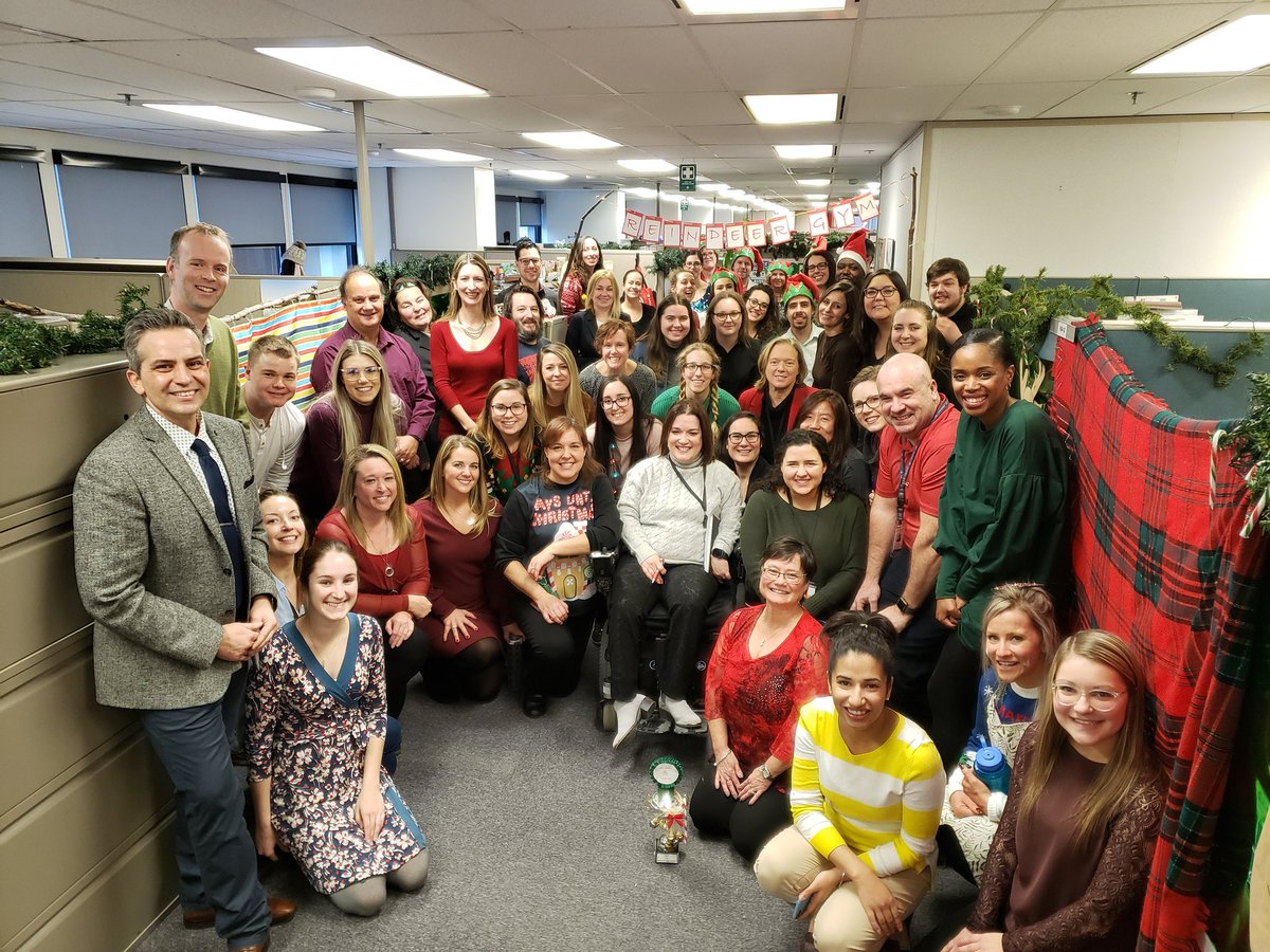 Thank you HR HQ region and NHRPD for their incredible participation and creativity in demonstrating the holiday spirit!
Merci a la region de l'administration centrale RH et programmes nationales RH pour leurs participations et creativites incroyables pour l'esprits des fetes!