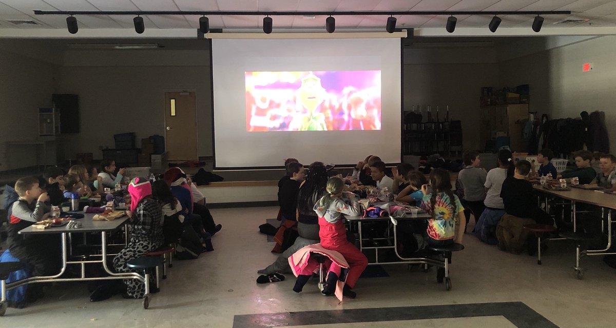 JMOMOORE's tweet photo. Lunchtime matinee! https://t.co/1fxbb9yVTY