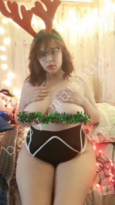Nuevo set de fotos navide&ntilde;o, disponible para suscriptores de onlyfans y Snapchat ♡ https://t.co/JEwW