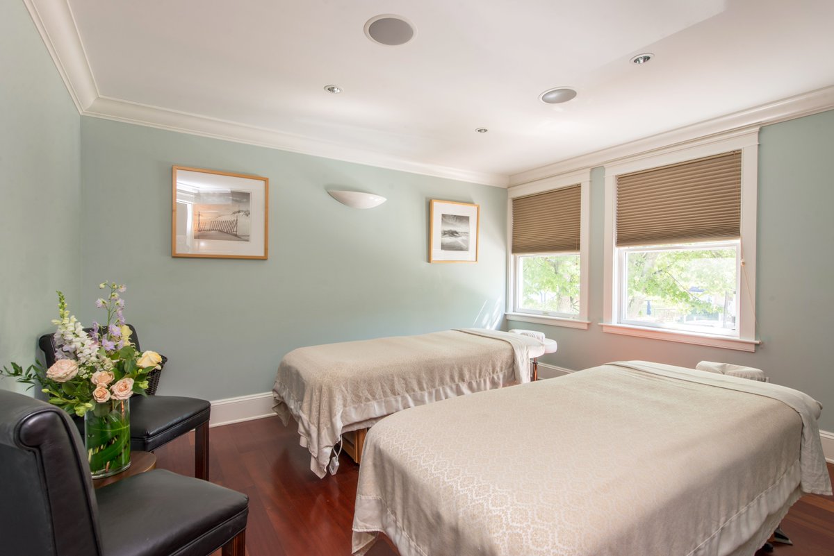 There's no better place to celebrate #wellnesswednesday than at the Breakwater Spa!
#breakwaterinnandspa #kennebunkport #haycreekhotels