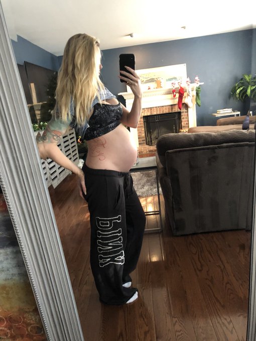 33 weeks pregnant. I&rsquo;m almost there. https://t.co/GVPtSn4GUr<a href="/tag/teaganpresley"class="tags"><span>#teaganpresley</span></a>