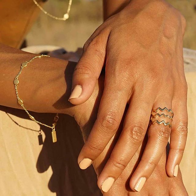 pennyandgrace's tweet photo. December boxes are shipping NOW — Sign up today to receive your first box in 3-5 business days 📦
.
.
.
#pennyandgrace #subscription #subscriptionbox #jewelry #jewelrysubcription #necklace #earrings #rings #bracelet #gold #silver #rosegold #fashion #christmas #christmasgift #gift https://t.co/DP1gIGssEZ