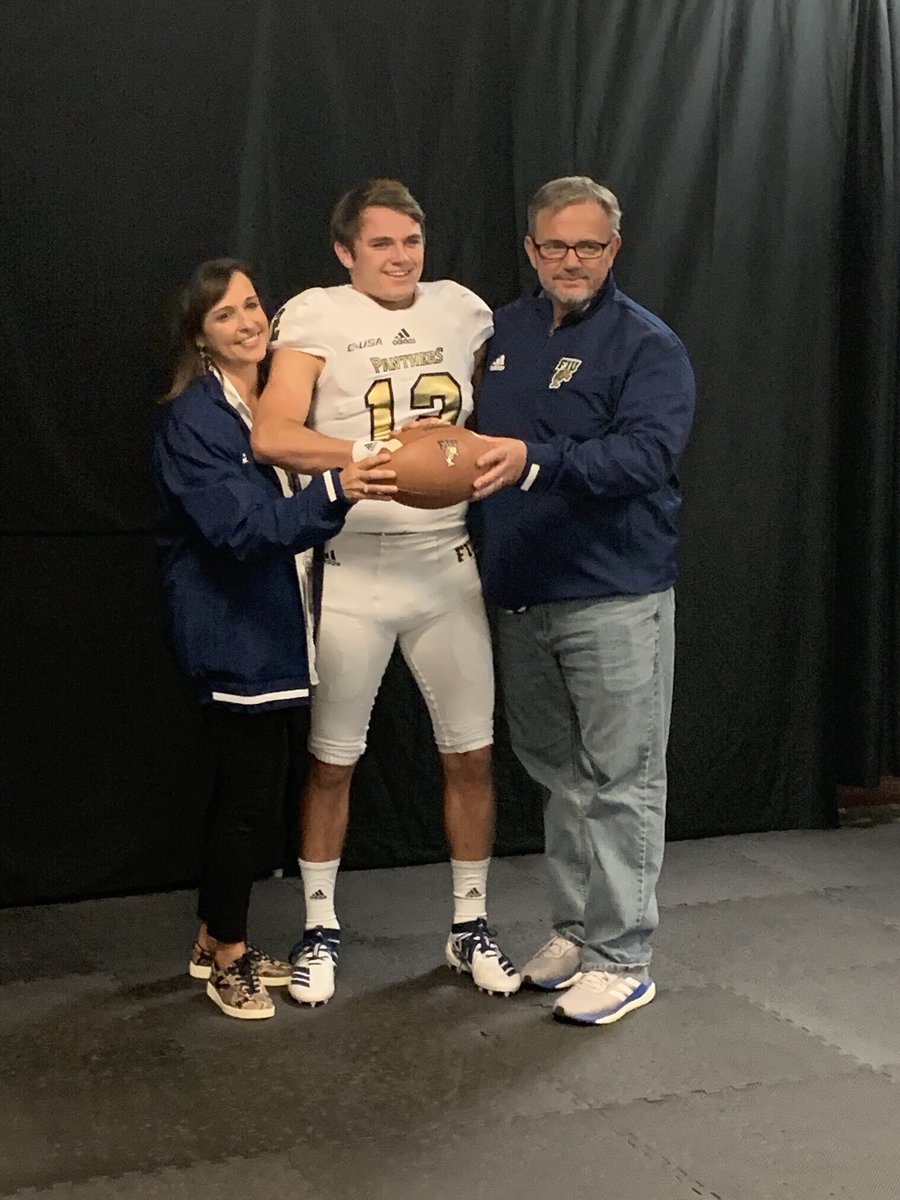 What a Signing Day.
Offered✅
Committed✅
Signed✅
Thank you <a href="/CoachVollono/">James P. Vollono</a> for believing in me. Let’s get to work
#PawsUp #eyesup  <a href="/HKA_Tanalski/">Adam</a> @GATerrors <a href="/CoachRock73/">Rocky Hidalgo</a>
