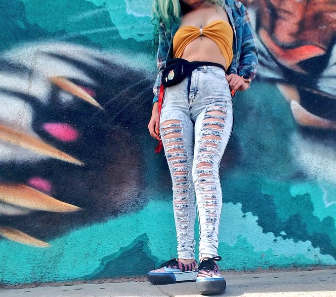 Cropped tops and ripped jeans 💋💚 #sexylilmama #mermaidbabe #stonerchicksdoitbetter #milf #eatme #naturalbod<a href="/tag/sexylilmama"class="tags">#sexylilmama</a><a href="/tag/follow"class="tags"><span>#follow</span></a><a href="/tag/rt"class="tags"><span>#rt</span></a><a href="/tag/milf"class="tags"><span>#milf</span></a><a href="/tag/stonerchicksdoitbetter"class="tags"><span>#stonerchicksdoitbetter</span></a><a href="/tag/eatme"class="tags"><span>#eatme</span></a>