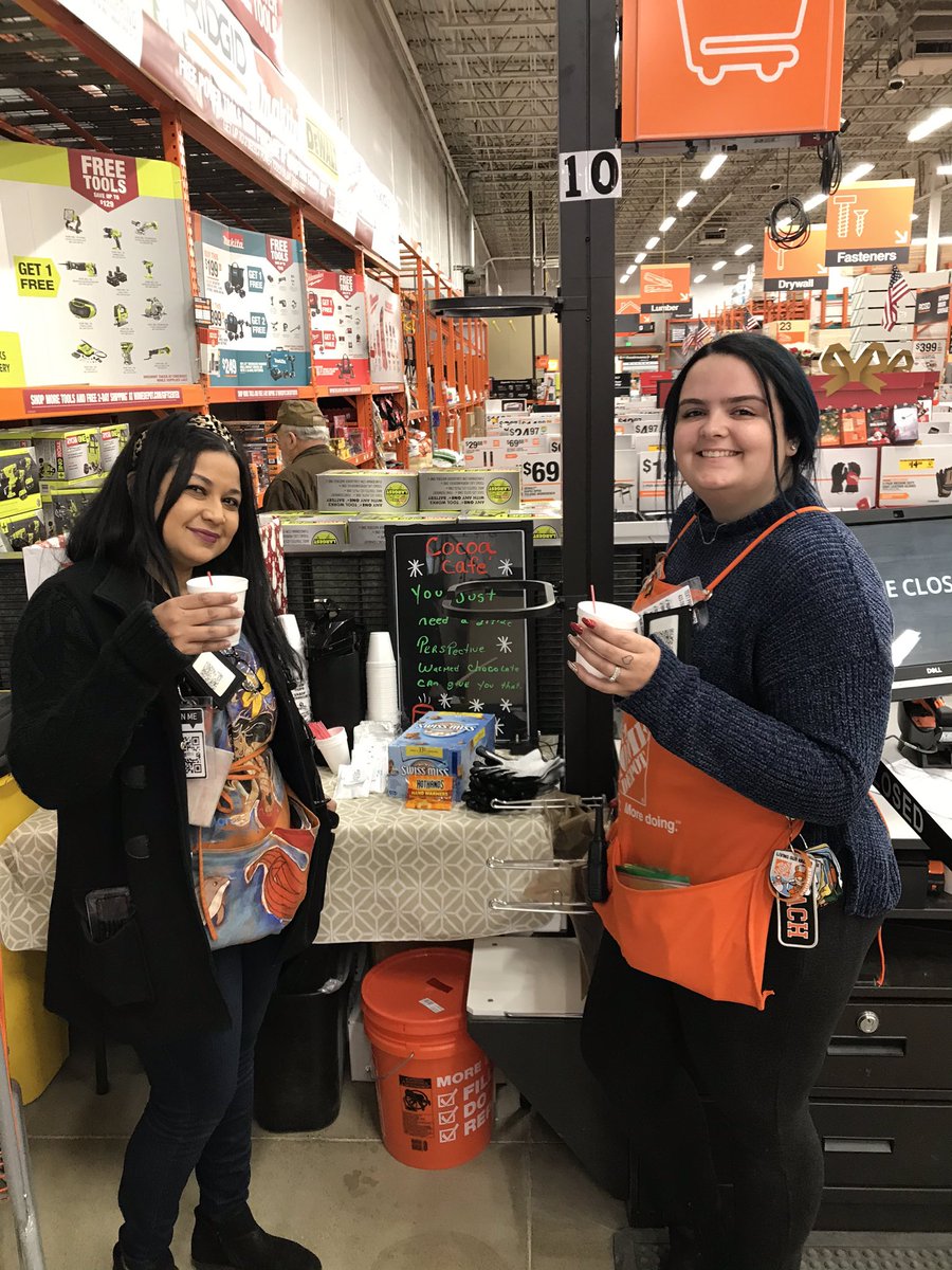 No heat. No problem. We’re keeping our cashiers warm with hot coco and hot hands. @GLo333 @MeganTorresD104 @John_Lerch #someoneturntheheaton