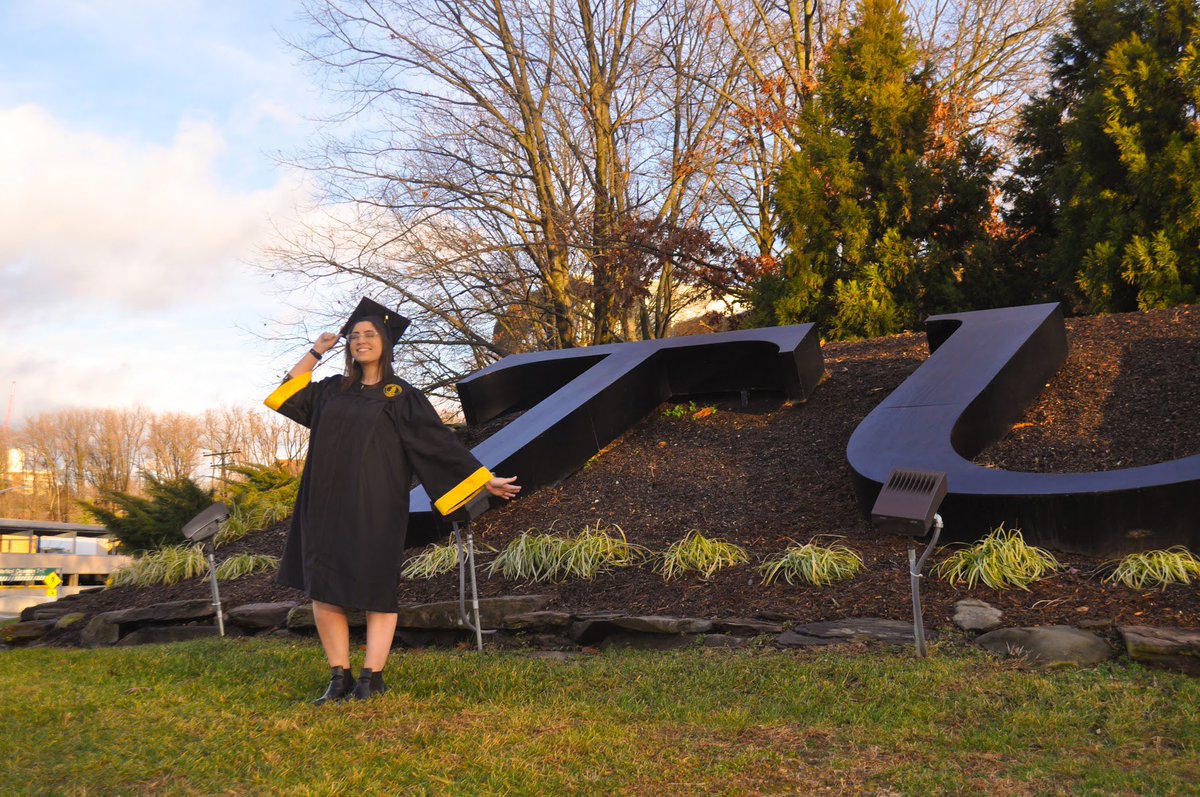 thank_u_hex's tweet photo. Today is the day! #TUGrad #TUAlumni #BFAGraphicDesign https://t.co/6Y9dXvyk4G