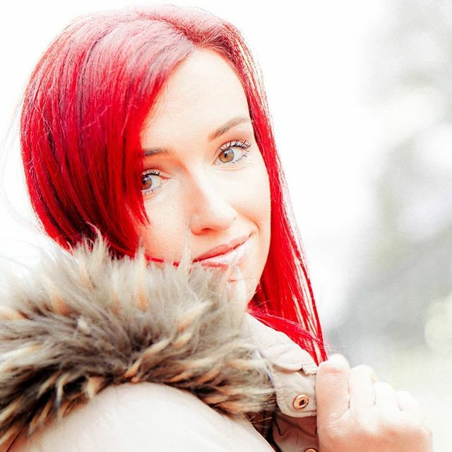 Fotodesign67's tweet photo. Steht mir die Haarfarbe? #kalt #draußen #Outdoor #portsvision #portrait_today #portraituniverse #portraitsmadeingermany #Streetstyle #stylish #Style #pictureoftheday #under10kportraits #portraitsmadeingermany #portraitFoto #Outdoorshooting #beauty https://t.co/83xImd2UXU https://t.co/a4a4620k81