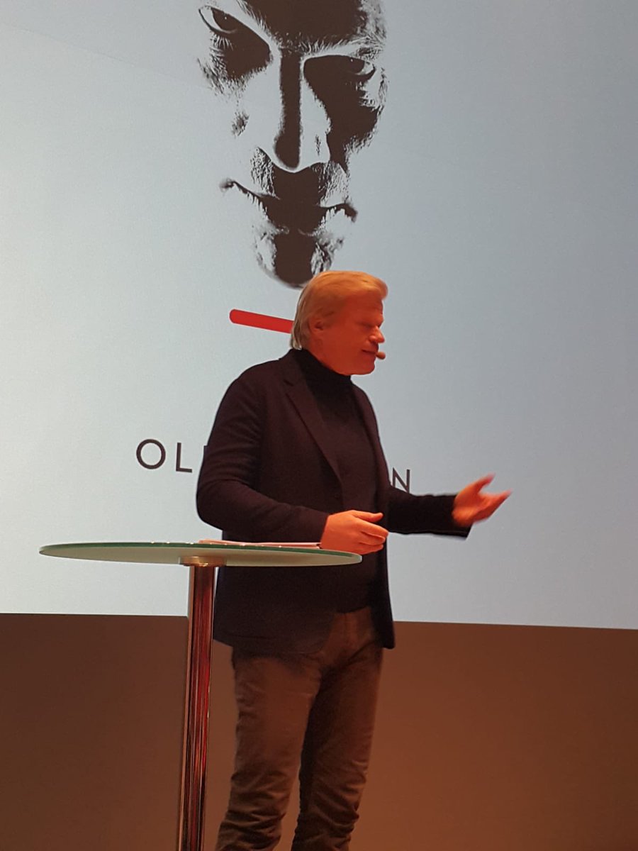 ImproPotsdam's tweet photo. Nachdem wir in den letzten Tagen einige Shows bei der #trafö , der @DB_Bahn mit @OliverKahn und in der @AWO_Potsdam kehren wir zum Jahresausklang zurück ins @KuZePotsdam .
Heute Abend, 20:00 Uhr, unser weihnachtliches #familienkammerspiel

#improisttoll https://t.co/Kgsnw906QO