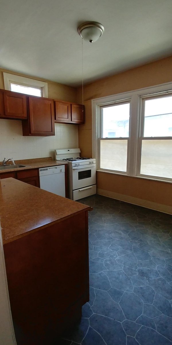 NEW UPDATES! 576 Potomac Ave. is a 4BR, 1 Bath in the Elmwood Village near <a href="/buffalostate/">Buffalo State University</a> ! $1,200/mo includes water and trash. 6 month lease available. Pet friendly, laundry in house. FREE FIRST MONTH! CAll (716)748-6121 today!👍