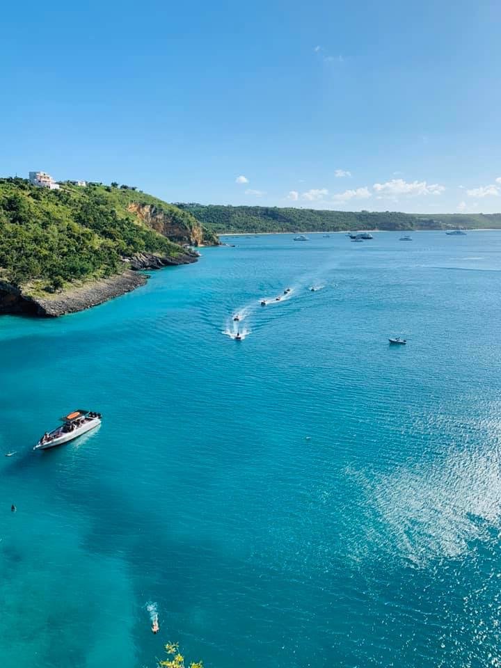 Anguilla_Trsm's tweet photo. Anguilla is a family destination all year round, but it’s extra special during Christmas season. See how one big family spent their yuletide on our island: https://t.co/qeJdlreGjw

Images: tonedandtraveled https://t.co/sy9RHmCsrj