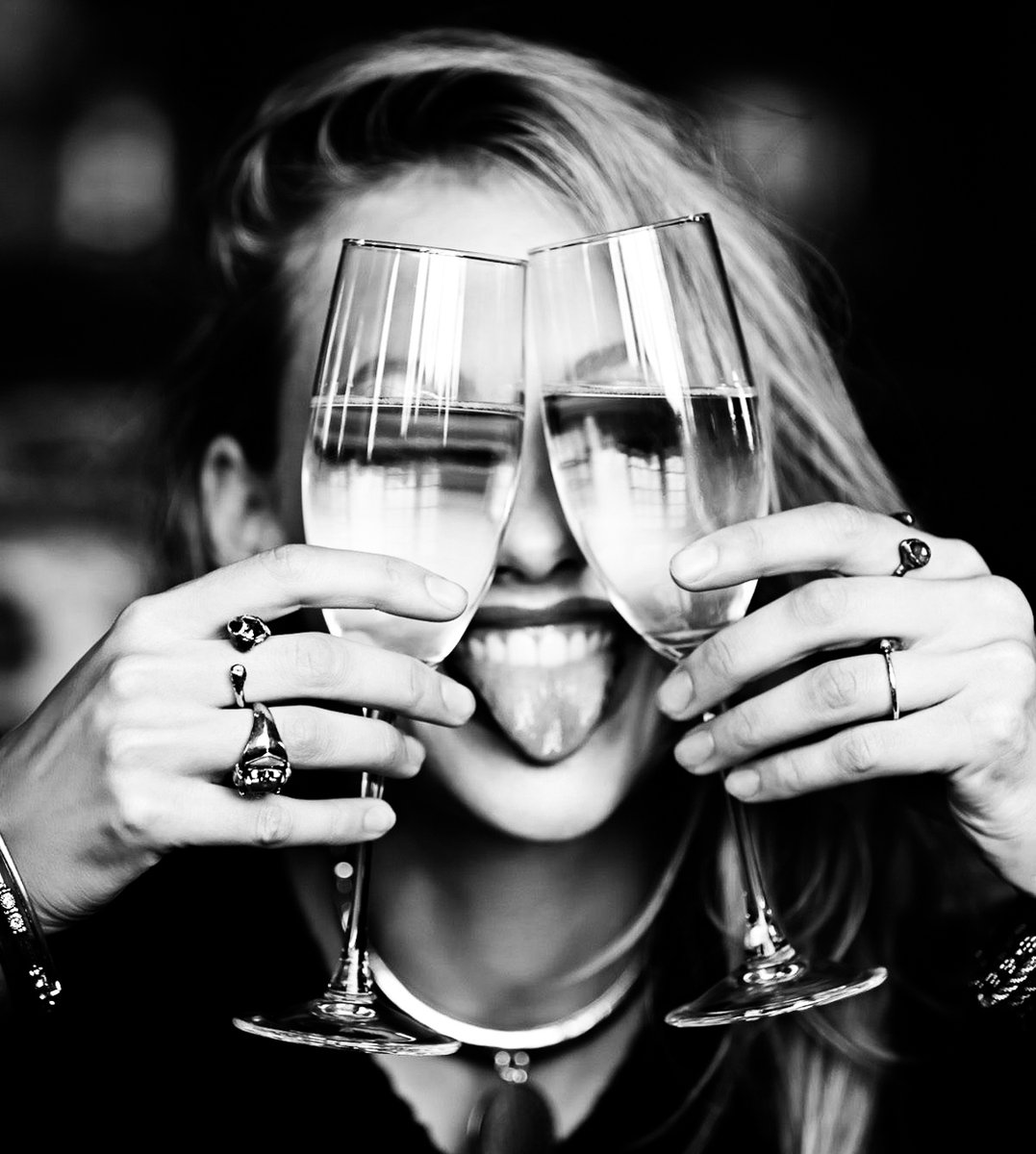 rochambeaubos's tweet photo. New Year's Eve mood... 🥂 | #rochambeaubos #backbayisback
•
Don't miss the fête of the year. | Make a dinner reservation or purchase tickets to our #NYE Party: https://t.co/6uUE1N1f9F https://t.co/WJmGTVGsSd
