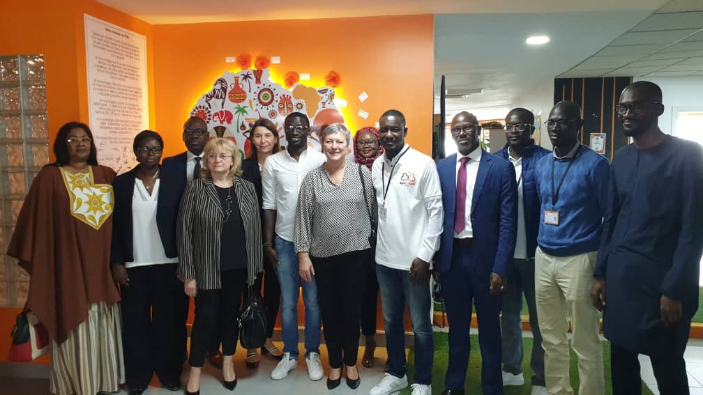 mousstra1512's tweet photo. La team du #PoleDigital du @GroupeSonatel est honorée de la visite de la DRH du groupe @orange .@VLeBoulanger en compagnie du DRH @orange_sn @eroartim!
Merci Valérie, te souhaitant très inspirée par cette belle equipe 🙌
Cc @sdrame @fabriceandre @AliouneNdiaye_ @orangeafrica https://t.co/p2F32hgfrH