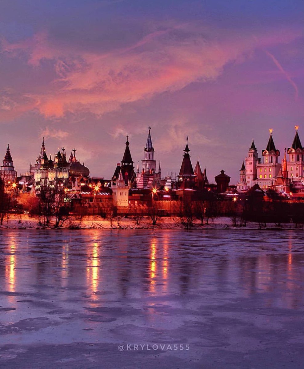 TravellerThing's tweet photo. I fell inlove with Moscow 🇷🇺❤️ https://t.co/hKw8ynbfQz