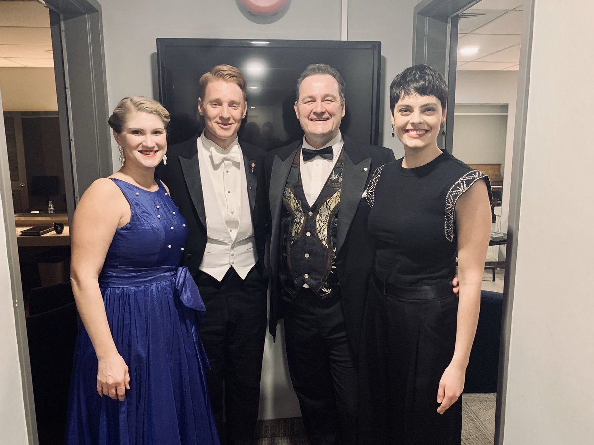 Beautiful first #Messiah last night with these awesome people, the exceptional <a href="/TorontoSymphony/">Toronto Symphony</a> &amp; the thrilling sounds of the Toronto Mendelssohn Choir! Missed Maestro Alexander Shelley <a href="/ShelleyConduct/">Alexander Shelley</a> in this pic but we have 4 more chances! <a href="/emilymezzo/">Emily D'Angelo</a> <a href="/IsaiahTBell/">Isaiah Bell</a> #RussellBraun