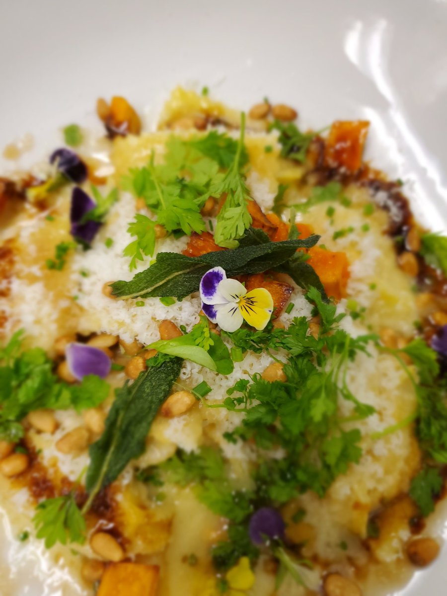 michaelsnewyork's tweet image. Butternut squash agnolotti
#MICHAELSNEWYORK #michaelisms 
#butternutsquash #agnolotti #pasta
#HappyHolidays