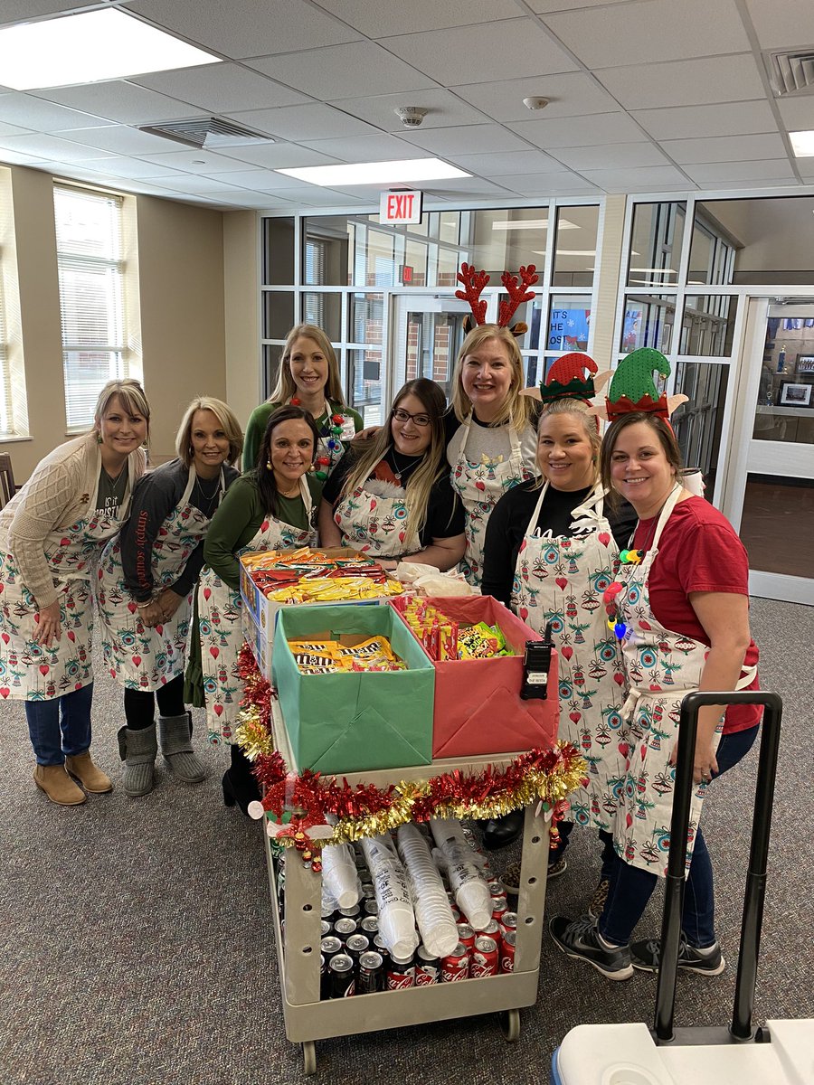 TISDWES's tweet photo. The WES Jolly Trolley was spreading holiday cheer this morning!!! https://t.co/xZwHw8t7WO