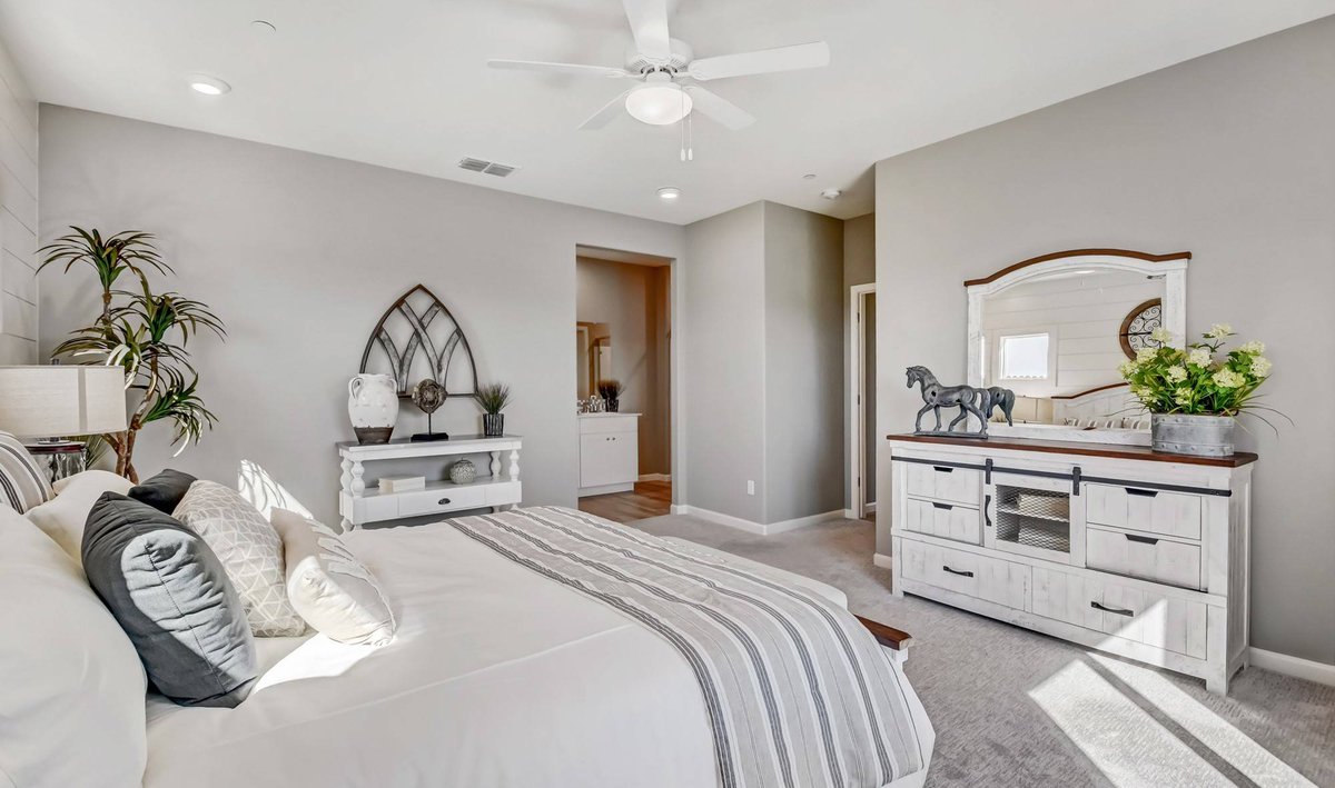 khov_NOCAL's tweet photo. https://t.co/Z699oCHbY5
The Fresian at #MurietaGardens Features a Bright &amp; Striking Owner's Suite w/Spa Bath and a Spacious Walk-in Closet!

For More Information Call: 888-408-6590 https://t.co/9ZqimBH8dV