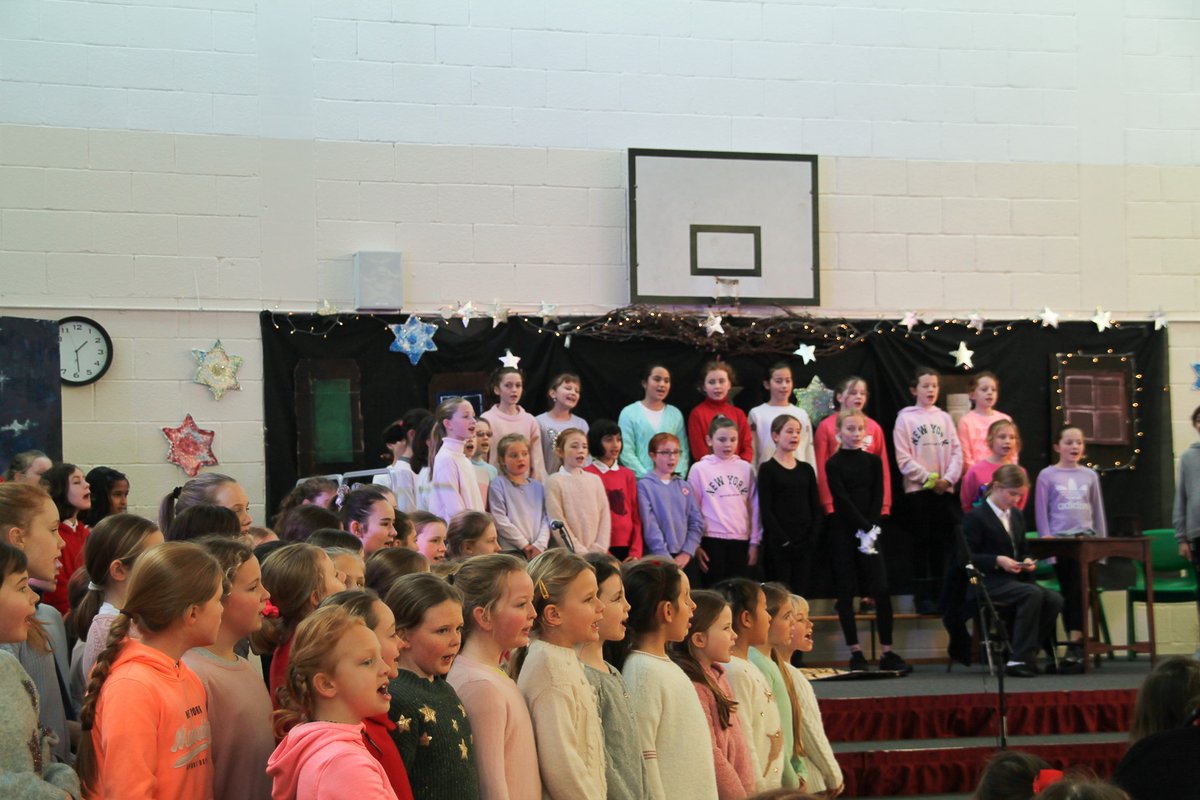 alexcollege's tweet photo. Our Christmas show this morning, performed by J2-J6 students, showcased the benefits of educational drama. 188 girls worked together to through the creative process to put on "A Dickens of a Christmas." #ChristmasAtAlex #CreativeAlex #WeareAlex 🎄 https://t.co/gVzycHOHhw