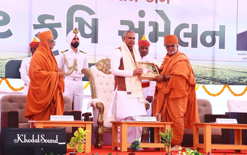 GurukulParivar's tweet photo. Governor of Gujarat Shri 
@ADevvrat
graced Virat #Krishi Sammelan at #SGVP Gurukul Droneshwar #GirGadhada #GirSomnath Under guidance and inspiration of P. Madhavpriyadasji Swami and P. Balkrishnadasji Swami.
@sdmuna123  @collectorgirsom @MGirsomnath 
@girgadhada @DrKathiria https://t.co/RZJBriGMa6