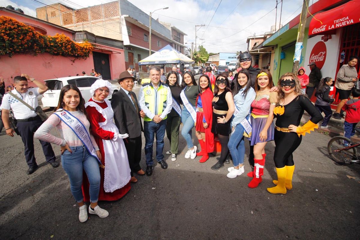 EdwinEscobarGT's tweet photo. Hoy visitando comunidades Panorámica, El Frutal, Colonia El Paraíso El Frutal, Mezquital, Castañás, Villa Lobos, Mario Alioto en Villa Nueva, compartiendo un presente con la niñez villanovana, que tienen sueños e ilusiones, mi mejor deseo es que no dejen de luchar por sus sueños. https://t.co/M8XwjV08st