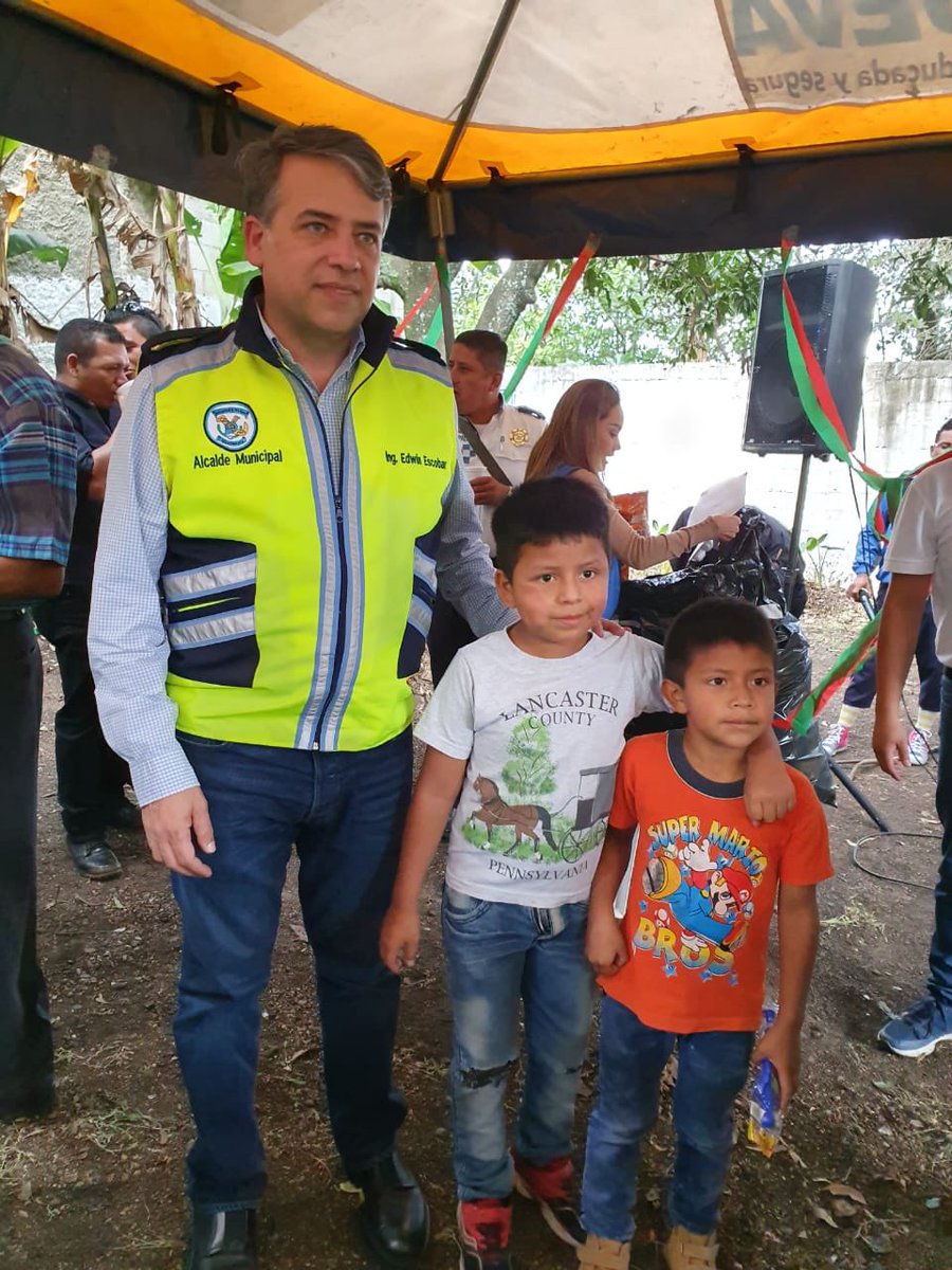 EdwinEscobarGT's tweet photo. Hoy visitando comunidades Panorámica, El Frutal, Colonia El Paraíso El Frutal, Mezquital, Castañás, Villa Lobos, Mario Alioto en Villa Nueva, compartiendo un presente con la niñez villanovana, que tienen sueños e ilusiones, mi mejor deseo es que no dejen de luchar por sus sueños. https://t.co/M8XwjV08st