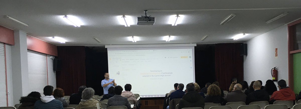 ErasmusDB's tweet photo. Los dos proyectos #ErasmusPlus KA219 @aiplus_eu  y KA229 #BeingBiomaker_eu en los que está involucrado el IES David Buján, han sido presentados a los padres de los alumnos participantes. Ya estamos listos para una nueva aventura!! https://t.co/LtOA0tmFex