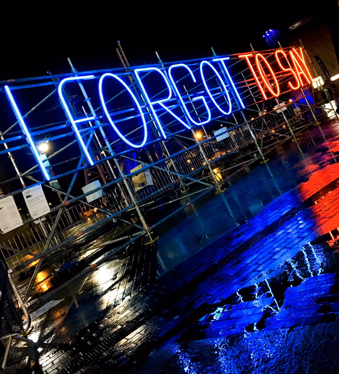 TimDesigner's tweet photo. #lightwaves #lightwaves2017 #salfordquays #art #sculpture #lightsculpture #neon #neonlights #neonsign #reflection #reflections #blue #red https://t.co/gXcZx1EGPL