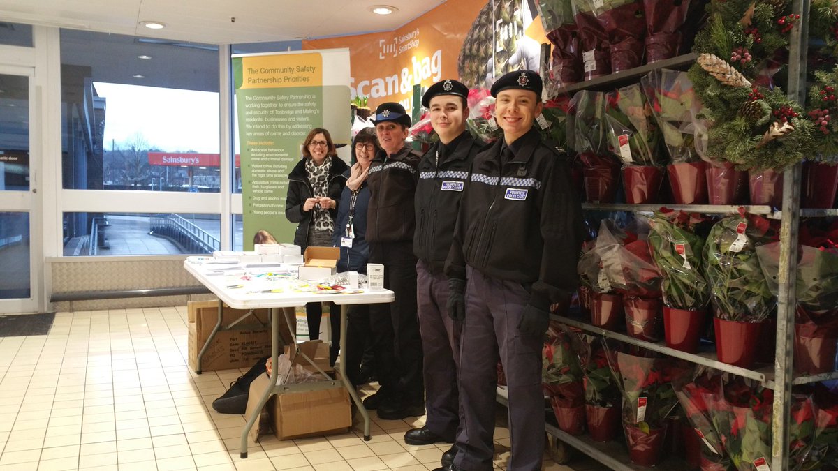KentPoliceTon's tweet photo. The Tonbridge town policing team were joined on patrol today by the Kent Volunteer Police Cadets and members of the Community Safety Unit.
#tonbridge
#neighbourhoodpolicing https://t.co/XT4q1zZ4cf