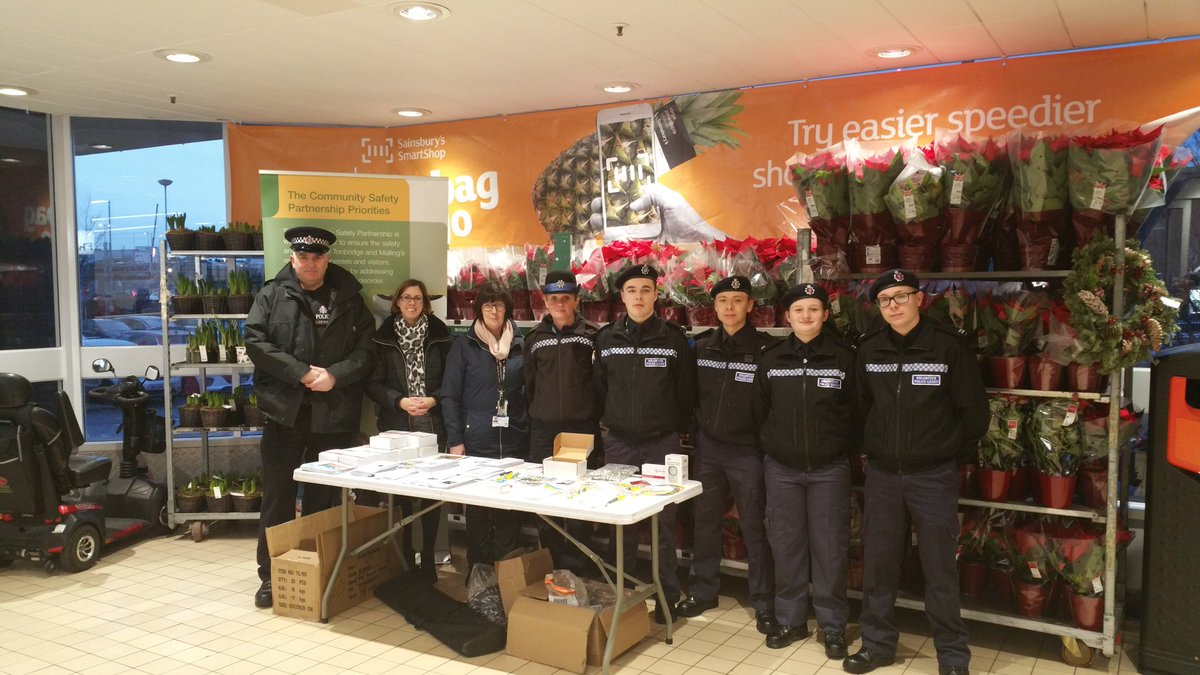 KentPoliceTon's tweet photo. The Tonbridge town policing team were joined on patrol today by the Kent Volunteer Police Cadets and members of the Community Safety Unit.
#tonbridge
#neighbourhoodpolicing https://t.co/XT4q1zZ4cf
