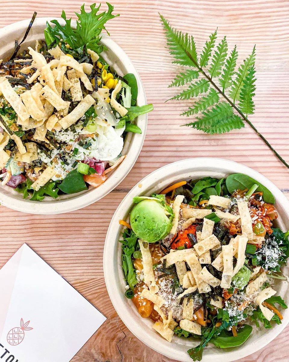 yelpPVD's tweet photo. It's lunchtime! Why are you still at your desk when you should be on your way to @hometownpoke 🥗 Head to Yelp for hours and directions and share a pic of your bowl!
​.
​.
​.
​📸: @canitry7bites https://t.co/E7RoUoj7pV