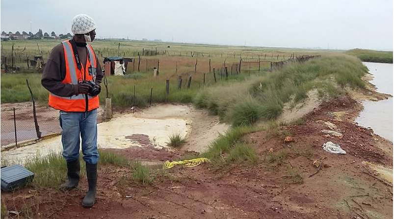 CA_global's tweet photo. High numbers of children in Snake Park Soweto are suffering from cerebral palsy due to a badly maintained toxic dump near their homes. This year CA_global partner #BenchMarksFoundation has a special Solidarity appeal for affected families https://t.co/PbLUAQawZr @gerhardbuttner https://t.co/viL8nPigu4