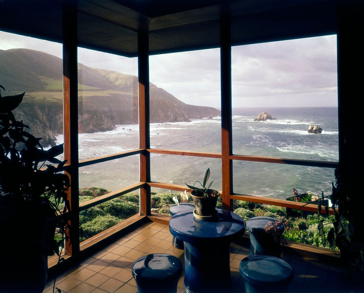 VisualAcoustics's tweet photo. That view! And the table and stools using Pantone's 2020 color of the year? Be still my heart, Bixby House. 💙 She's on the market!
.
Atkinson (Ralph B.) House (Bixby House), Gregory Ain, 1963, Big Sur, CA. © J. Paul Getty Trust. Getty Research Institute, Los Angeles (2004.R.10) https://t.co/00klMt7hP2
