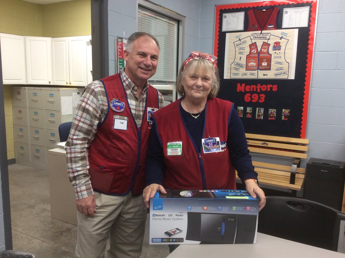 693Lowes's tweet photo. Terry is celebrating 15 Years. We are so proud of her and happy to have her on our Team @693! https://t.co/HtBHLnaT1R