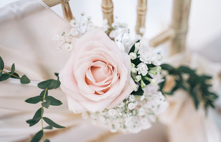Little Extras 🌸 
.
🗺️ @baytreeweddings 🌸 @thefloralstudiopurton 📷💎 Regram <a href="/squibphoto/">Squib Photography</a>
.
#supportlocal #cotswoldswedding #cotswoldsweddingsupplier #gloucestershirewedding #littleweddingdecorations #extraweddingdecorations #multipurposeweddingdecorations
