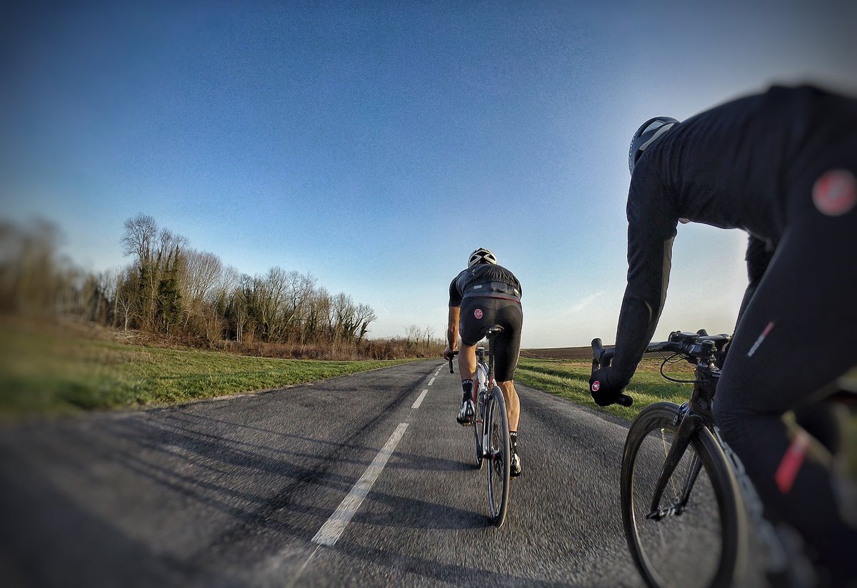 manudesrafa_l's tweet photo. The sun is back today.... Ride trankilou entre cyclo @ShimanoROAD @CastelliCycling @max_wheel_ @GarminFrance @ScottSportsFR @daggDistrib @Aguisa @ColnagoApesud #rafalsocks #rafal #sockgame #roadbike #leteamrafal #castellifrance #garmin #scott #shimano #duraace #maxwheel https://t.co/6mlxazX0Wb